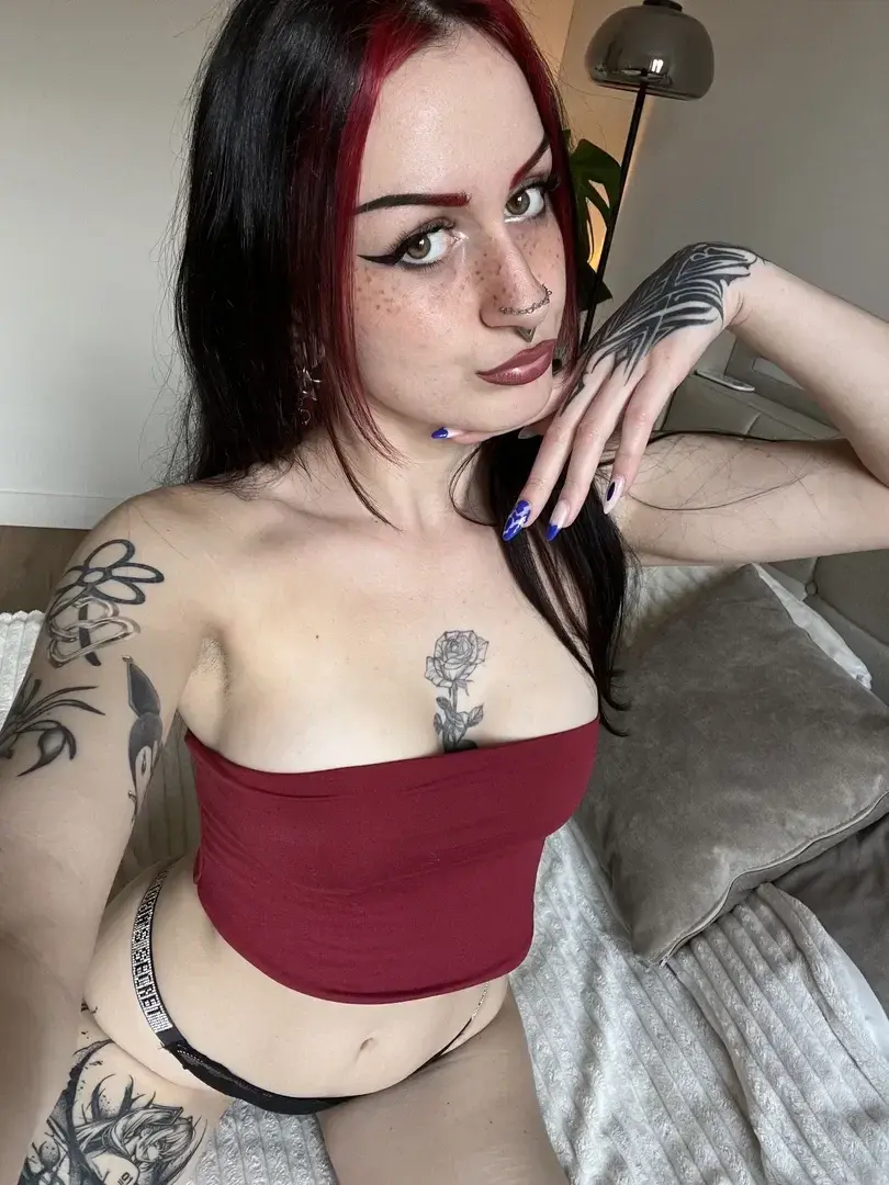 Leak public de Lululacoquine0 — « Je rappelle que mon abonnement est gratuit ! Si tu me fais rire t'as un petit cadeau 😂🎁 » (nude) sur MYM