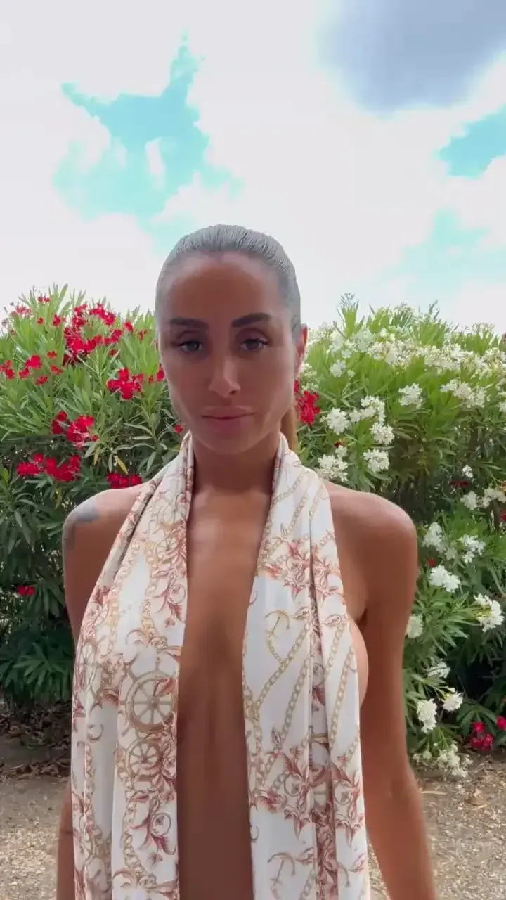 La suite, tu l’imagines les seins à l’air et tu as bien raison…😜🔥😍