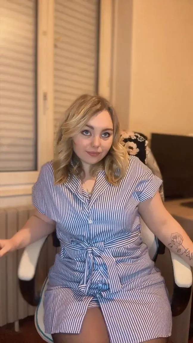 Leak & nude MYM — Krystalricci : « devine ce que je fais seule à cette heure, viens me parler en DM » (MYM)