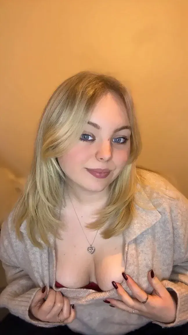 Leak & nude MYM — Krystalricci : « j'ai une question intime pour toi, viens me parler en DM » (MYM)