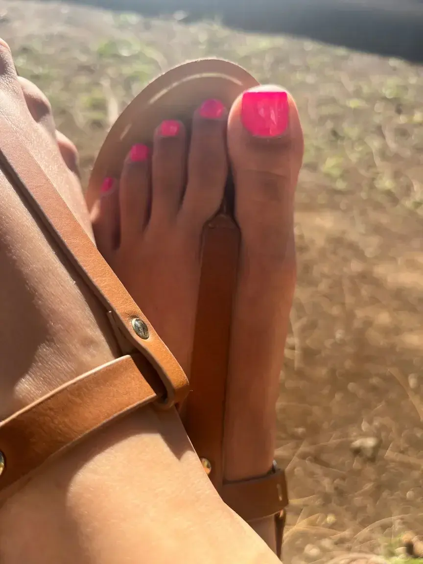 Leak & nude MYM — Luna_moon : « Glisse ton regard lentement … Tu les veux 💋 Tu les désires 💋 » (MYM)
