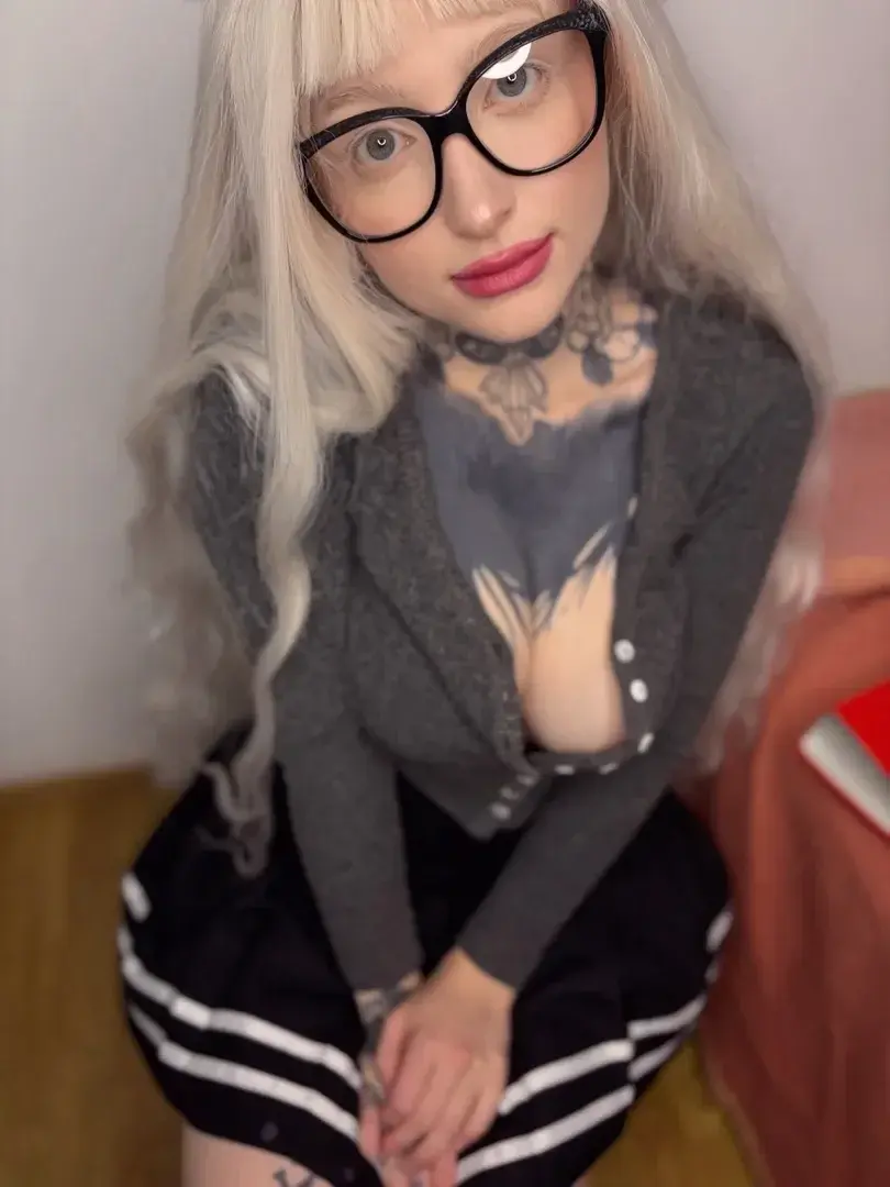 Leak public de Frizzycut — « Viens me déshabiller 😇 » (nude) sur MYM