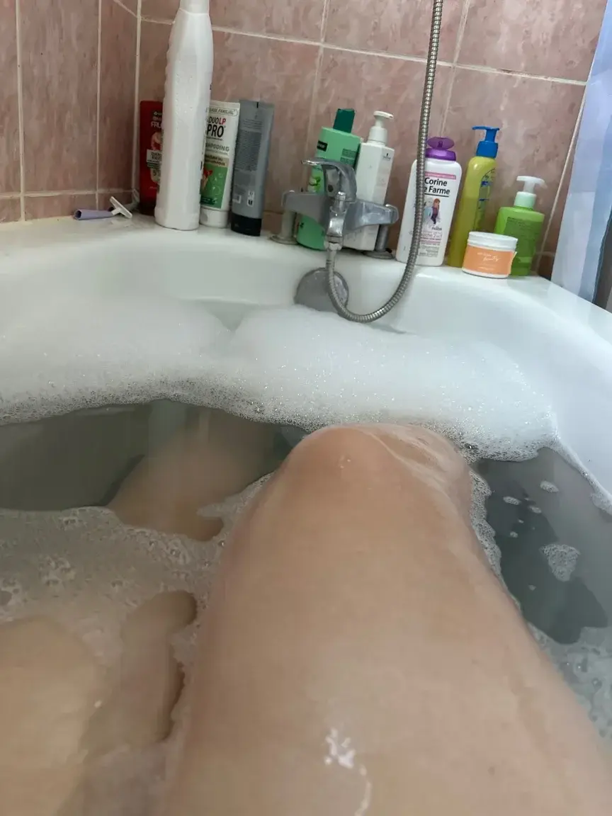 Leak & nude 5 — Momcurvy1