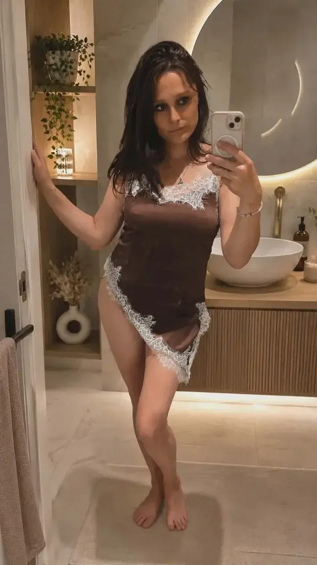 Leak & nude MYM — Nebu_leuse : « ✨ Une lumière tamisée, un regard perdu… et le reste appartient à l’imagination 🌙🖤 » (MYM)
