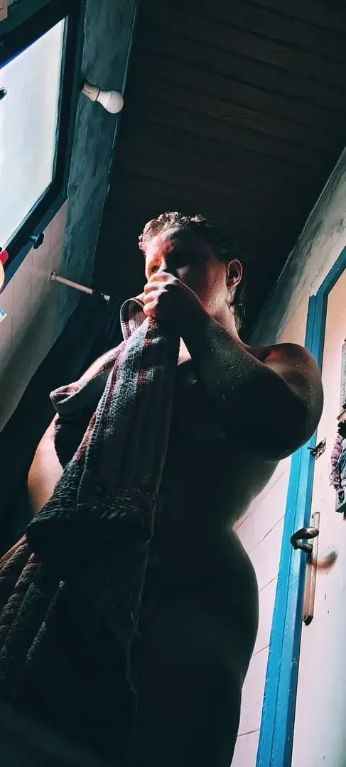 Avoue que la lumière dans ma salle de bain tue de ouf ?!?!🌷🔥