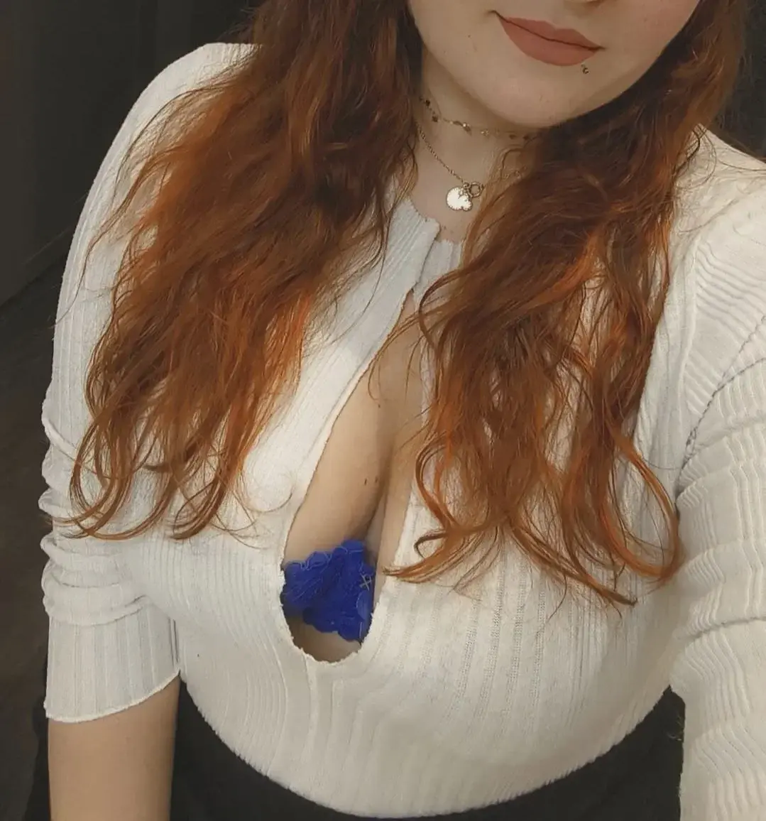 Leak & nude MYM — Noliaa : « Une de mes tenues pour aller en club libertin 🫦 Body et mini jupe 😏 Tu as déjà testé les clubs de ce genre ? Perso j'adore ça 🤭#club #clublibertin #body #sexy #curvy #rousse » (MYM)
