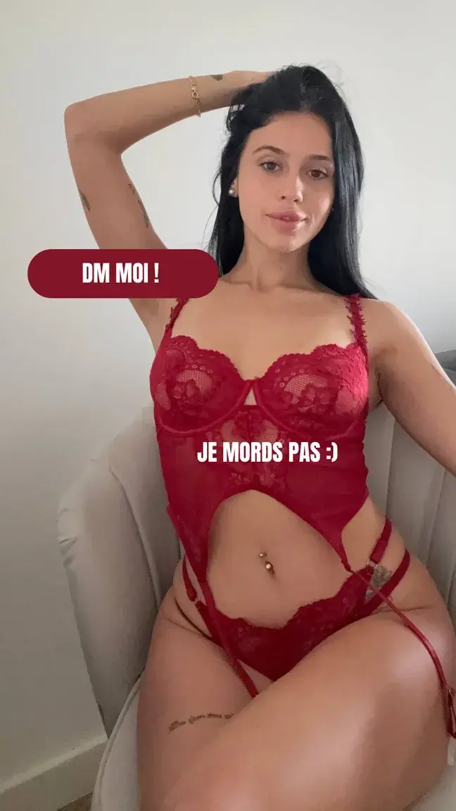 Leak & nude MYM — louna_ricci : « Je t'offre mon abonnement, à vie et gratuitement 🙈 En échange ? Juste un like sur mes 3 derniers posts... et moi je t'envoie quelque chose 😈On fait le deal ? 😉 » (MYM)