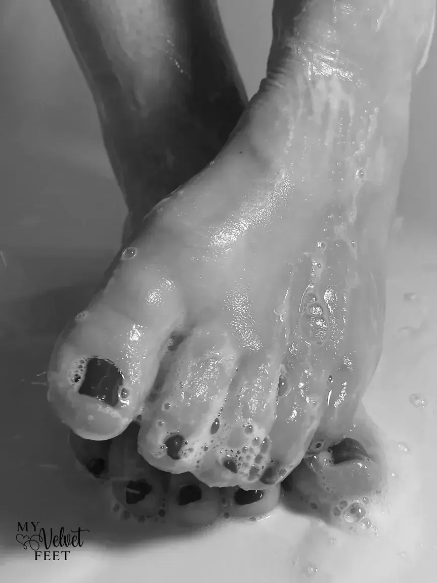 Leak & nude 3 — Myvelvetfeet