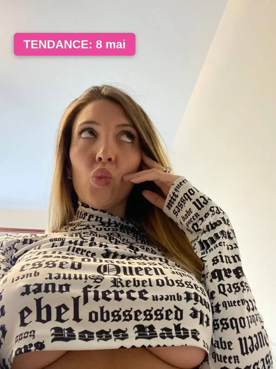 100% gratis pour toi like + écris “je veux” et j’te glisse une vidéo que j’ai hésité à poster.