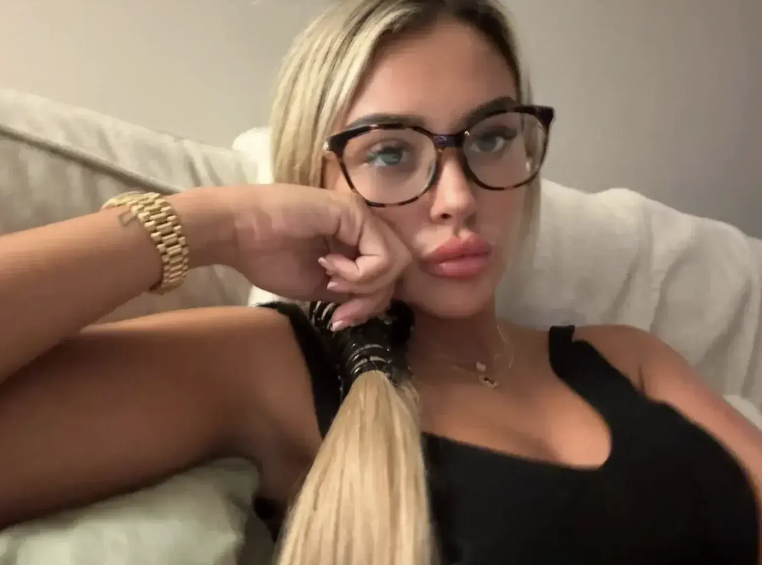 devine ce que j'ai fait ce soir, viens me parler en DM