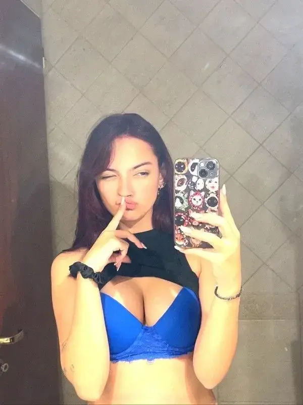 viens me DM je m'ennuie 😘