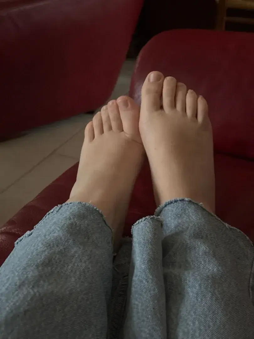 Leak & nude 1 — Feetforyoumenandgirl