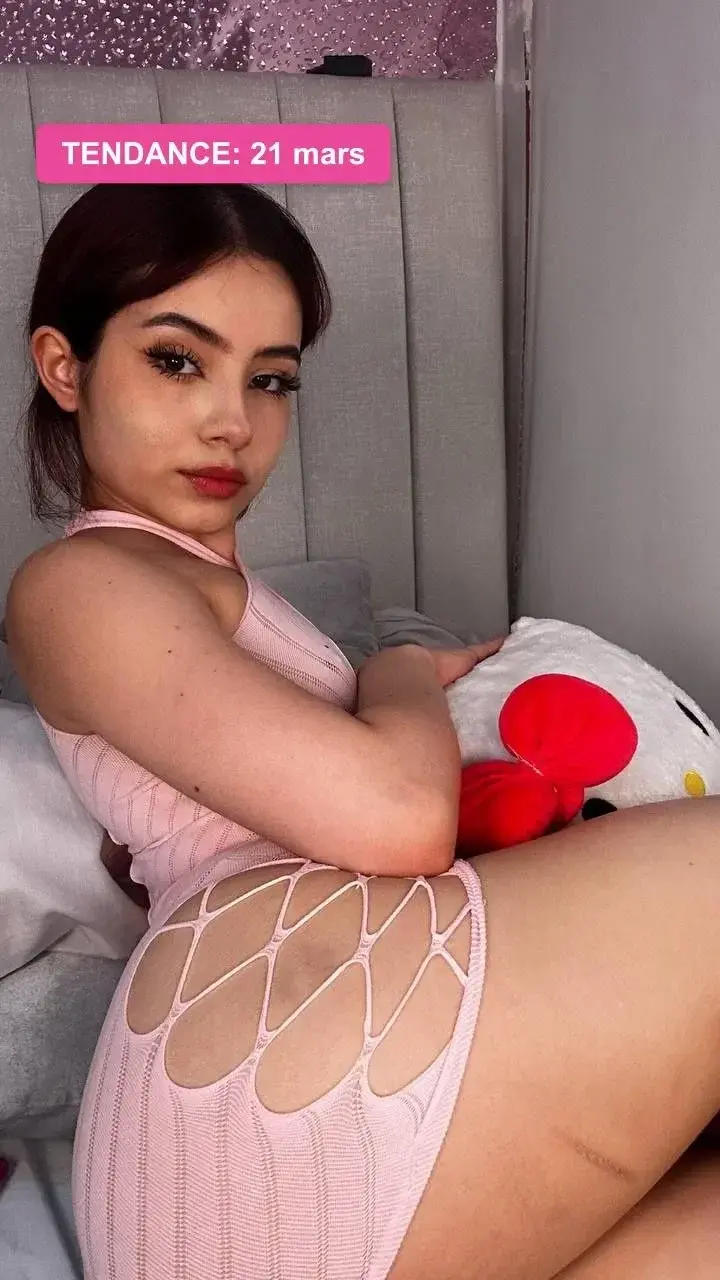 Leak public — Emmaviie : « abo gratuit EMMA100, tu m’écris ce soir ? j’ai qlq chose pour toi » (MYM) — pas un leak