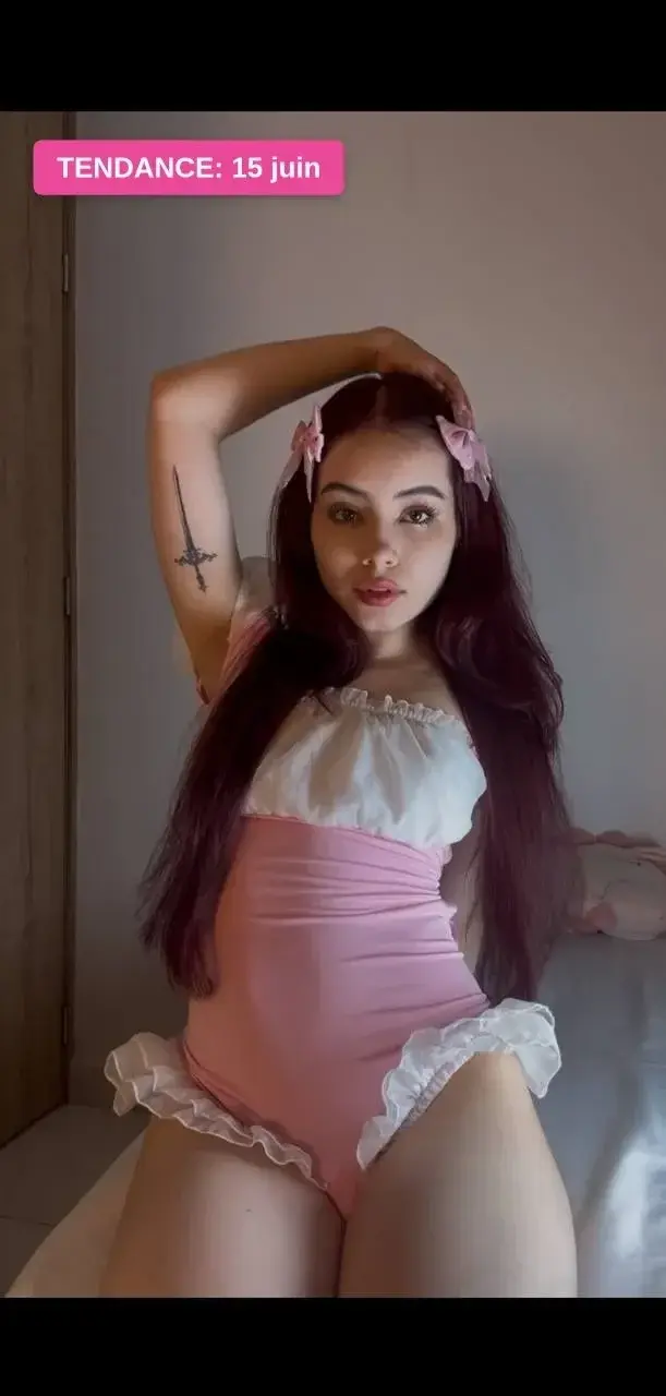 abonne-toi gratuit avec EMMA100, et j’t’envoie mes 2 photos préférées si tu m’écris maintenant