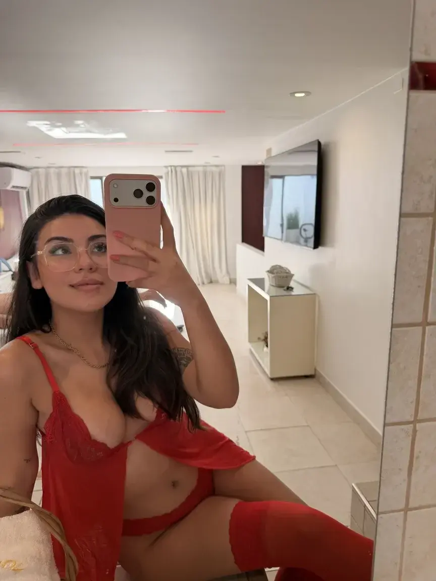 Aperçu public — Gemmaprt : « 💜 Abo GRATUIT bb 🥰 Ton petit secret sucré du jour, c’est moi » (MYM) — pas un leak