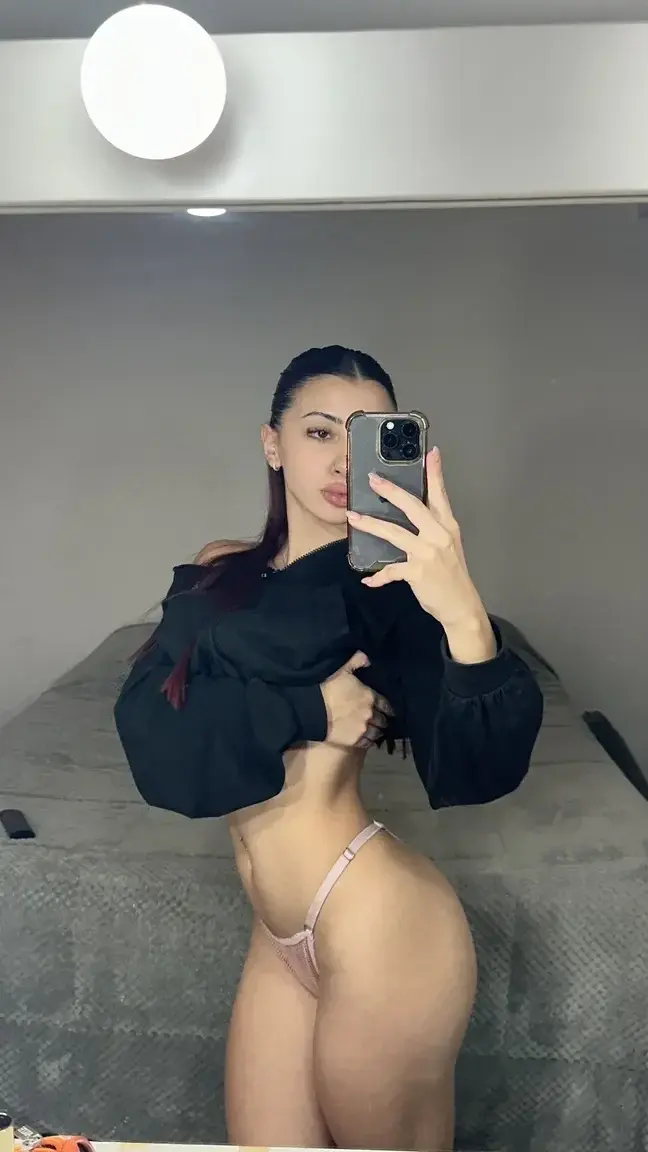 Média public — Isabellaplt : « 💦 Abo GRATUIT bb 🥵 Mon corps tout chaud t’attend sur mon feed » (MYM)