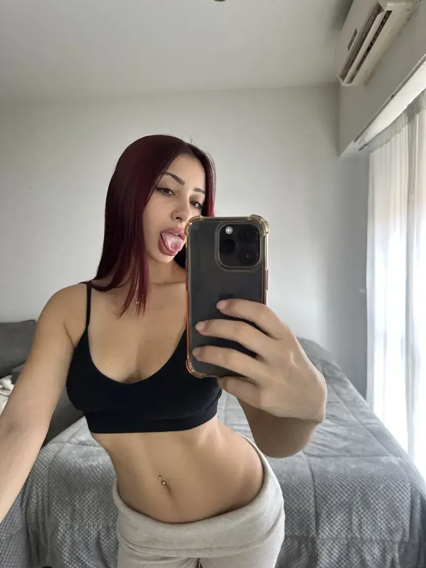 Aperçu public — Isabellaplt : « 😈 Abonnement GRATUIT 💋 Je suis gentille… mais j’aime bien rendre fou » (MYM) — pas un leak