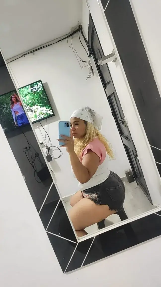 Hey toi 😘 Je viens tout juste d’arriver ici… et je suis prête à te faire découvrir mon univers le plus sexy et secret 💋.Je suis une beauté colombienne sensuelle, pleine de charme et de passion latine 🌹.Tu veux être parmi les premiers à profiter de mes contenus exclusifs ? 😏 Crois-moi, tu ne le regretteras pas…👉 Abonne-toi dès maintenant et viens découvrir ce que je te réserve… 🔥