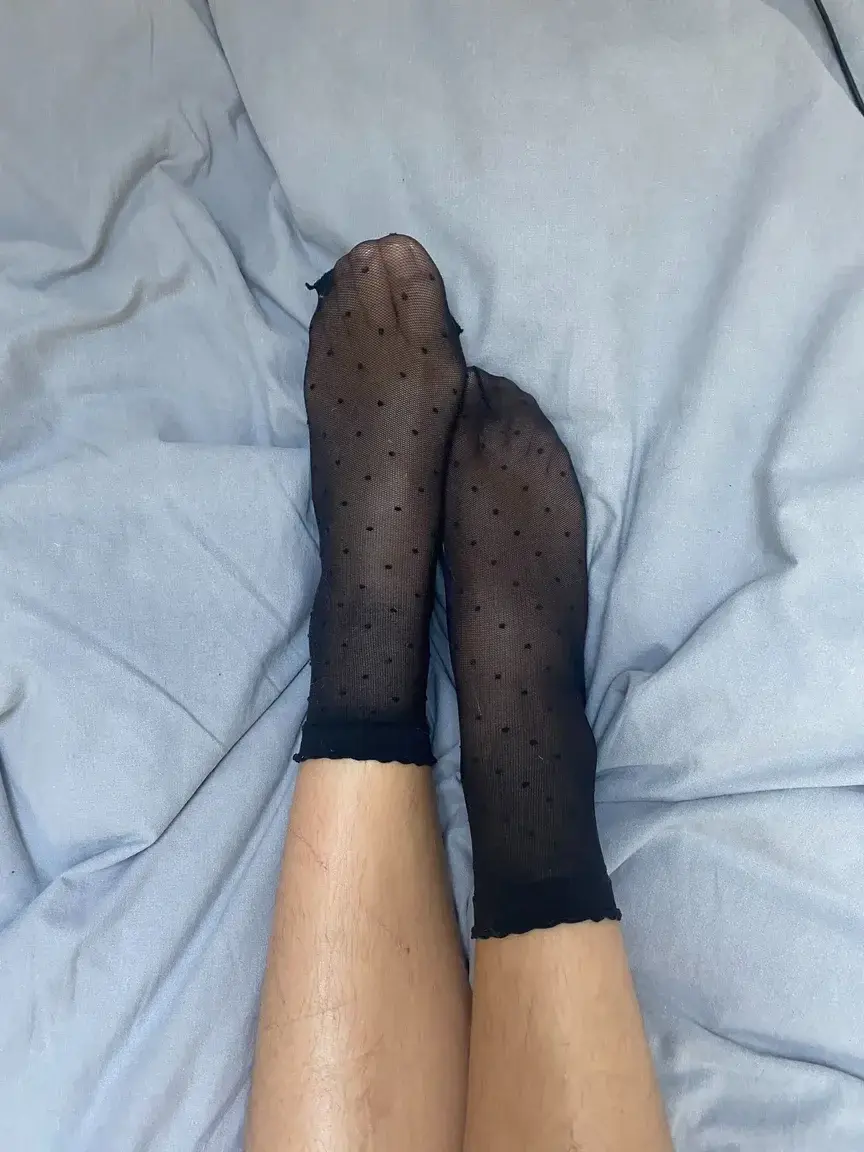 est ce que les pied ça peut te plaire ? j'ai plein d'idée... dis moi si ça t'intéresse j'en publierai plus.. peut être tu as des conseils a me donner ?je peux faire des vidéos aussi, tout ce qui te ferai plaisir