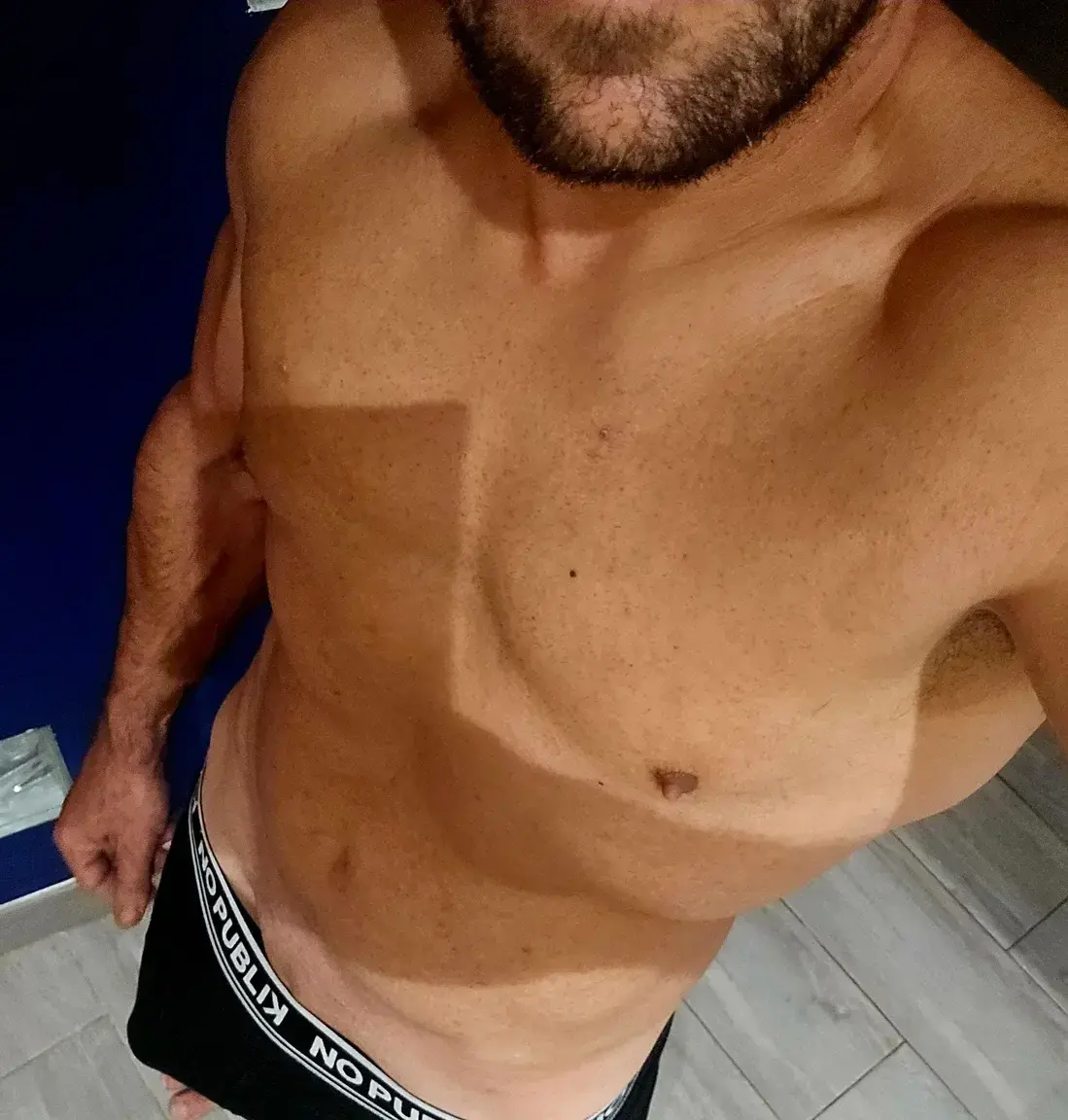 Leak & nude 4 — Iron-chest