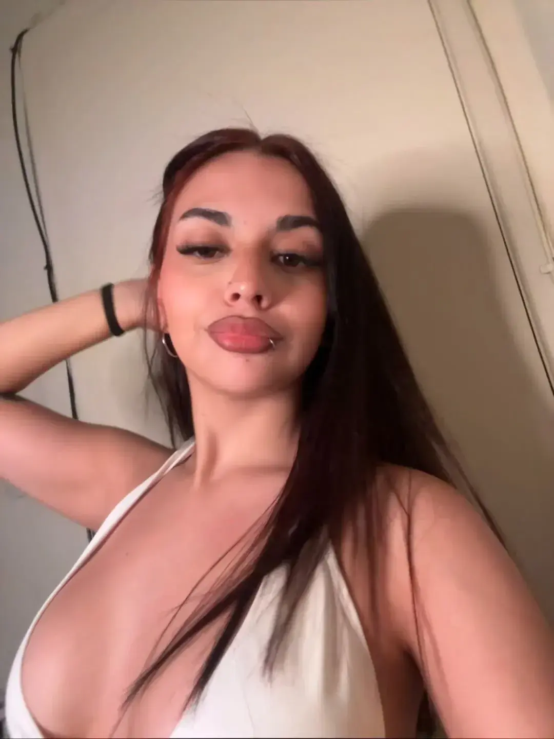 Leak & nude MYM — Clara_torres : « Je me montre peu… mais quand j'ose, je ne regrette pas. Tu viens ? » (MYM)