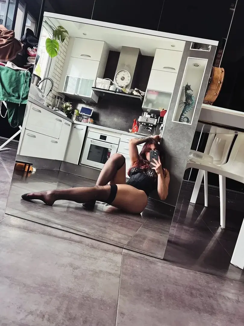 Leak & nude MYM — Krokmiten : « Belle journée 🖤 » (MYM)