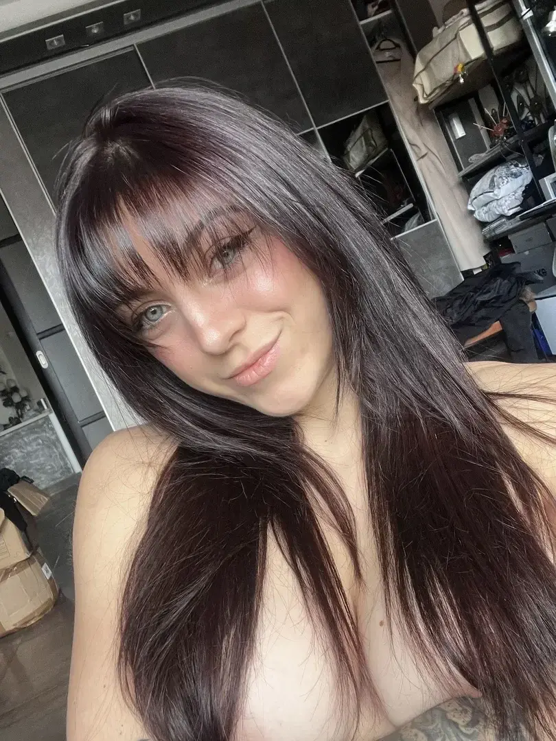 Leak & nude MYM — Krokmiten : « Bienvenue à toi 🌸 on fais connaissance quand ? » (MYM)