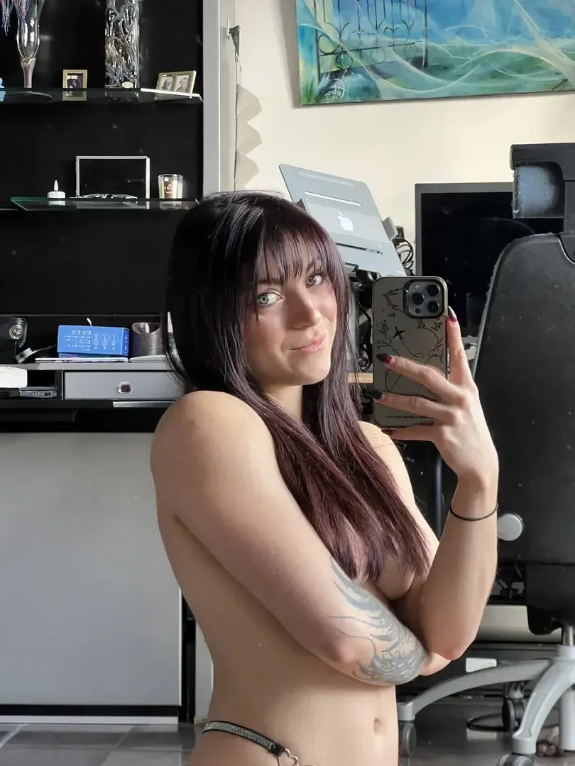 Leak & nude MYM — Krokmiten : « Bonsoir on fais connaissance toi et moi ?  ❤️ » (MYM)