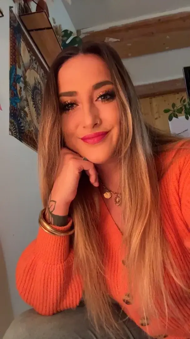 Leak & nude MYM — Solenebthe : « média » (MYM)