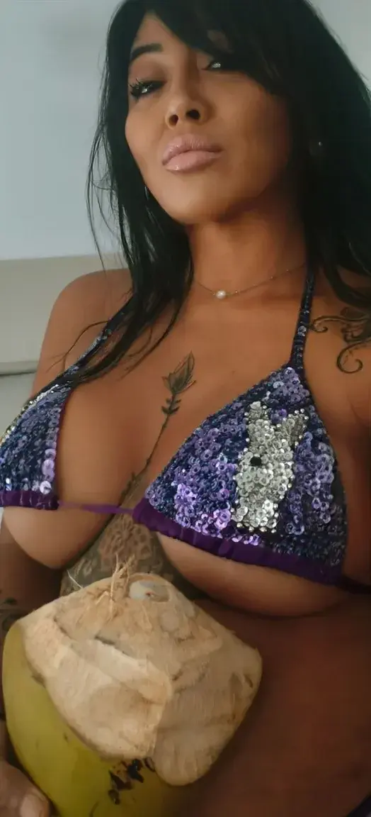 Leak & nude MYM — Asianbusty : « J'adore les noix de coco🤗🤗🤪🥰🌴🌴🌴 ...et toi? Tu viens la partager avec moi? 😉😉 » (MYM)