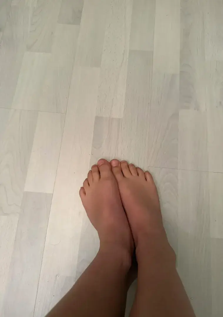 Leak & nude 6 — Juliefeetgoddess