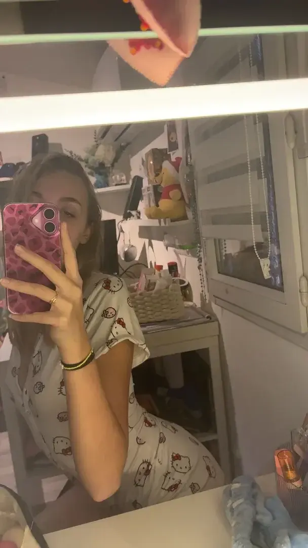 Leak public de Lealoove — « MYM gratuit avec le code--> LEA6🎁​Vient profitez d'une vidéo gratuite avec moi en t'abonnantJe suis sûre de pouvoir te faire kiffer...🤭🥵#solo #jeune #sexy #naturelle » (nude) sur MYM