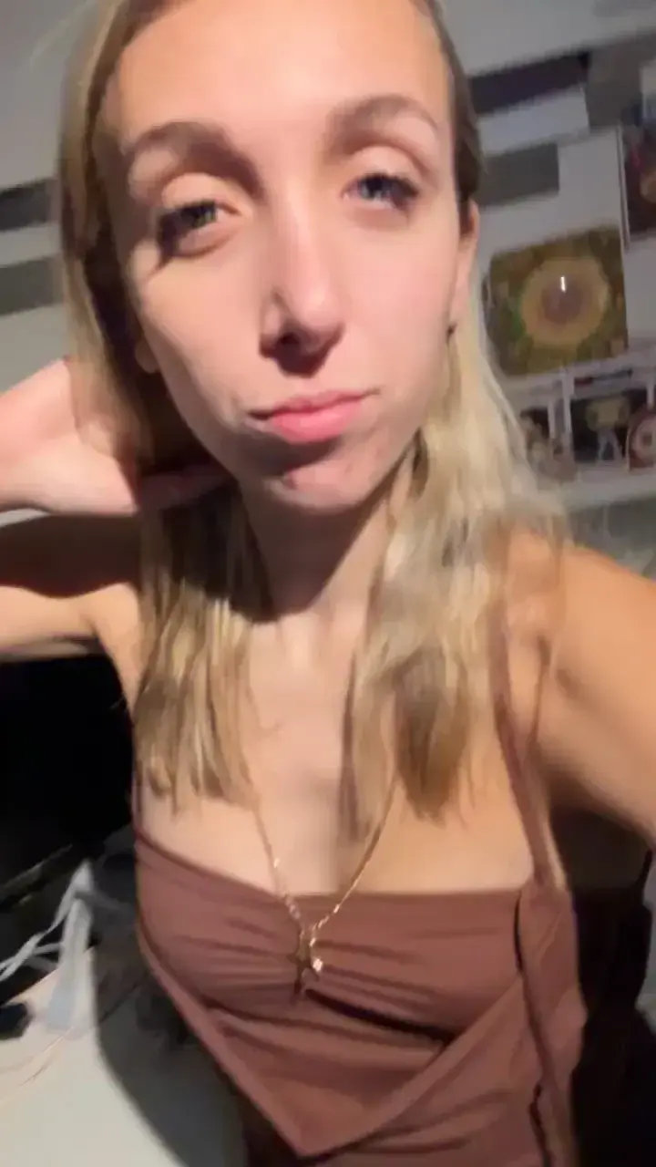 Leak public de Lealoove — « MYM GRATUIT avec mon code--> LEA6🎁​👇​Abonne toi si tu veux une petite surprise de bienvenue rien que pour toiVient en apprendre plus sur moi 🫣#sexy #glamour #etudiante » (nude) sur MYM