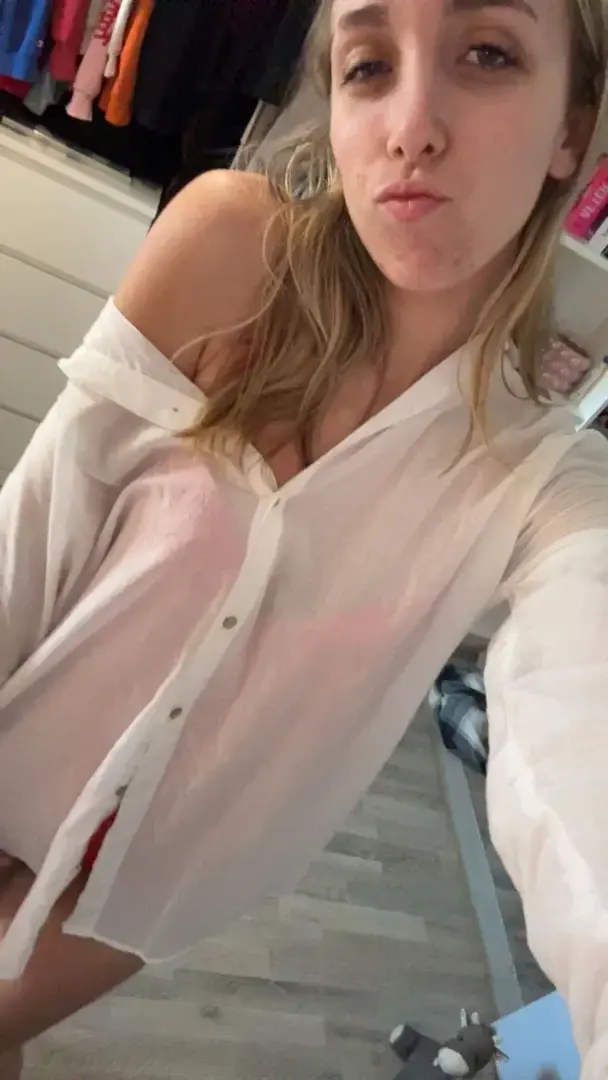 Leak public de Lealoove — « MON MYM gratuit avec le code--> LEA6🎁​👇​Abonne toi pour voir ma dernière  vidéo sexy 🥰Et likes mes derniers post pour en voir + encore 🤭​🥵#glamour #sexy #jeune » (nude) sur MYM