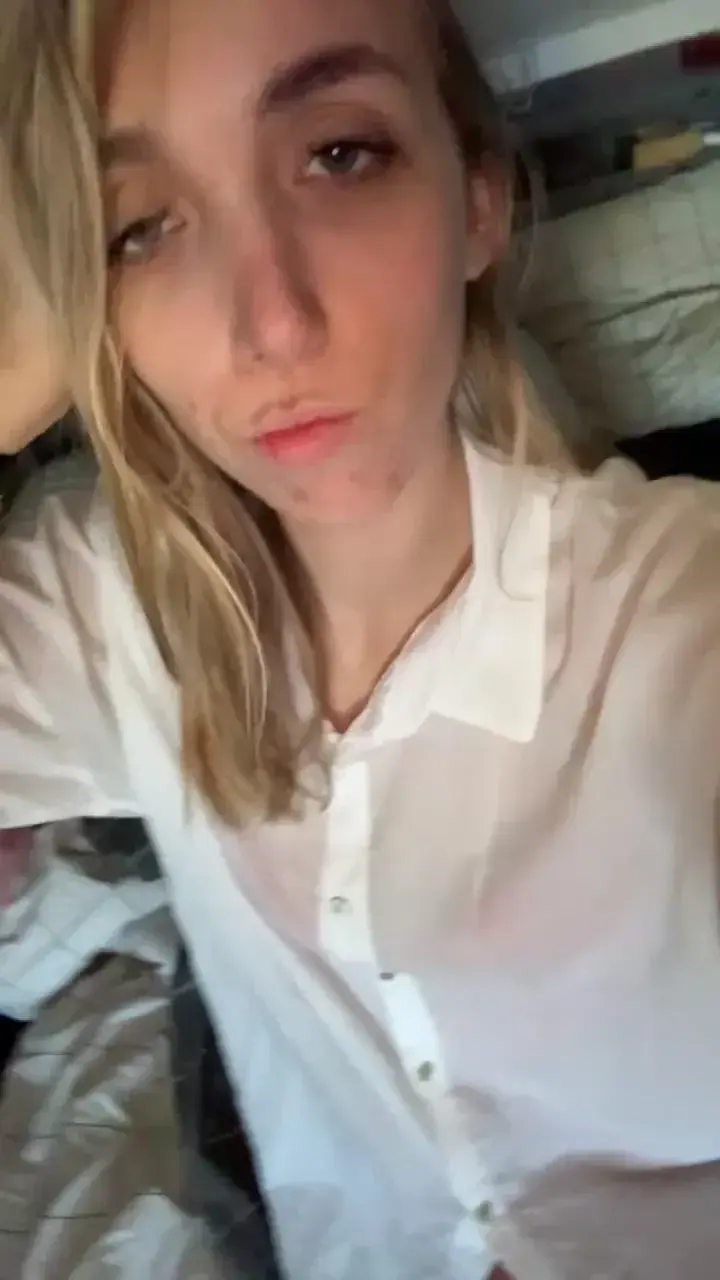 Leak public de Lealoove — « MYM Gratuit - Abonne toi pour kiffer 🤭🎁👇​Ma nouvelle vidéo Spéciale Saint Valentin t'attend en privé...Et likes mes derniers post pour en voir + encore🥵#SaintValentinMYM #glamour #sexy #jeune » (nude) sur MYM