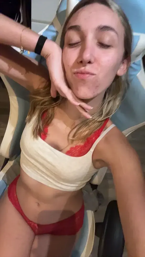 MYM Gratuit - Abonne toi pour kiffer 🤭🎁👇​Ma nouvelle vidéo sexy t'attend 🥰Et likes mes derniers post pour en voir + encore🥵#sexy #glamour #etudiante