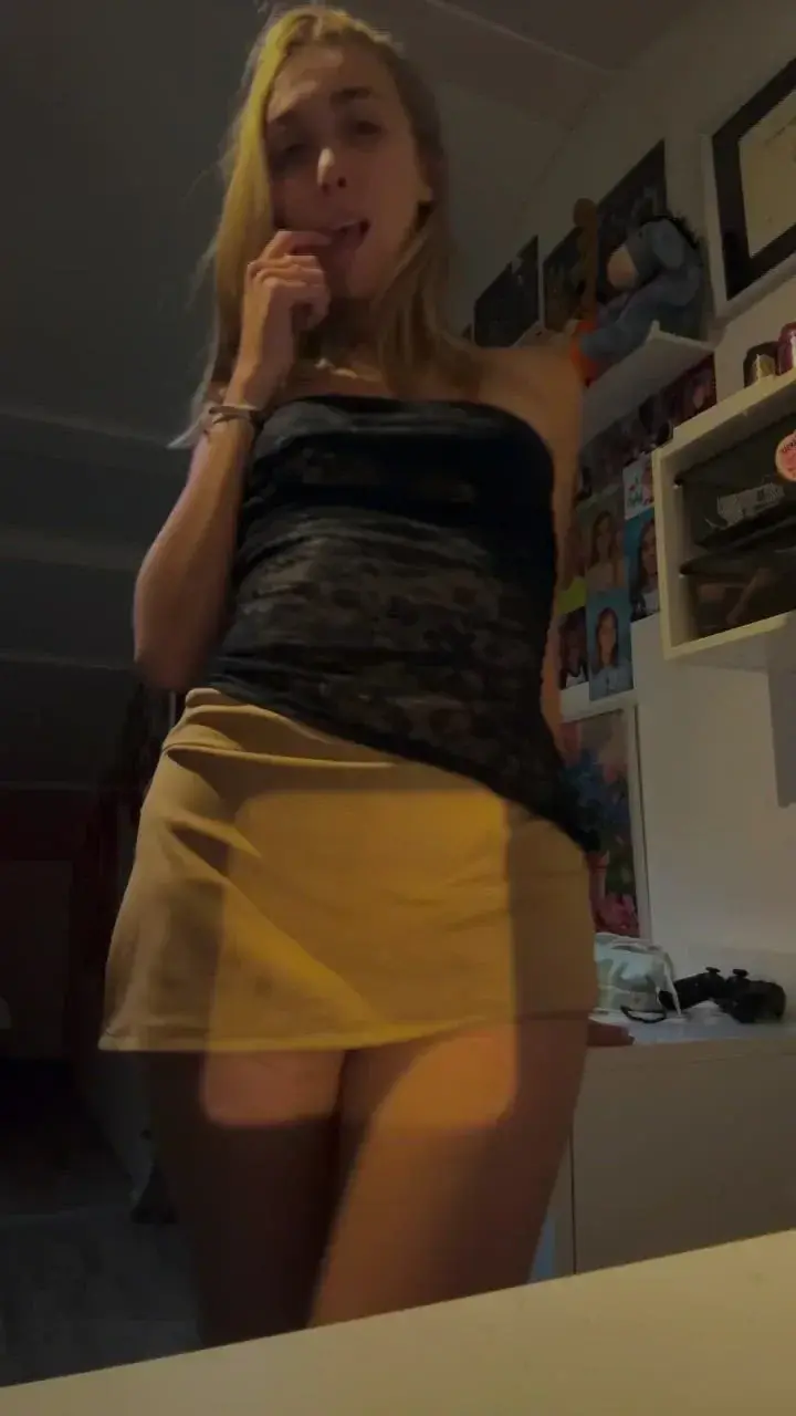 Leak & nude MYM — lealoove : « MYM Gratuit - Abonne toi pour kiffer 🤭🎁👇​Ma nouvelle vidéo sexy t'attend 🥰Et likes mes derniers post pour en voir + encore🥵#sexy #glamour #etudiante #jeune » (MYM)