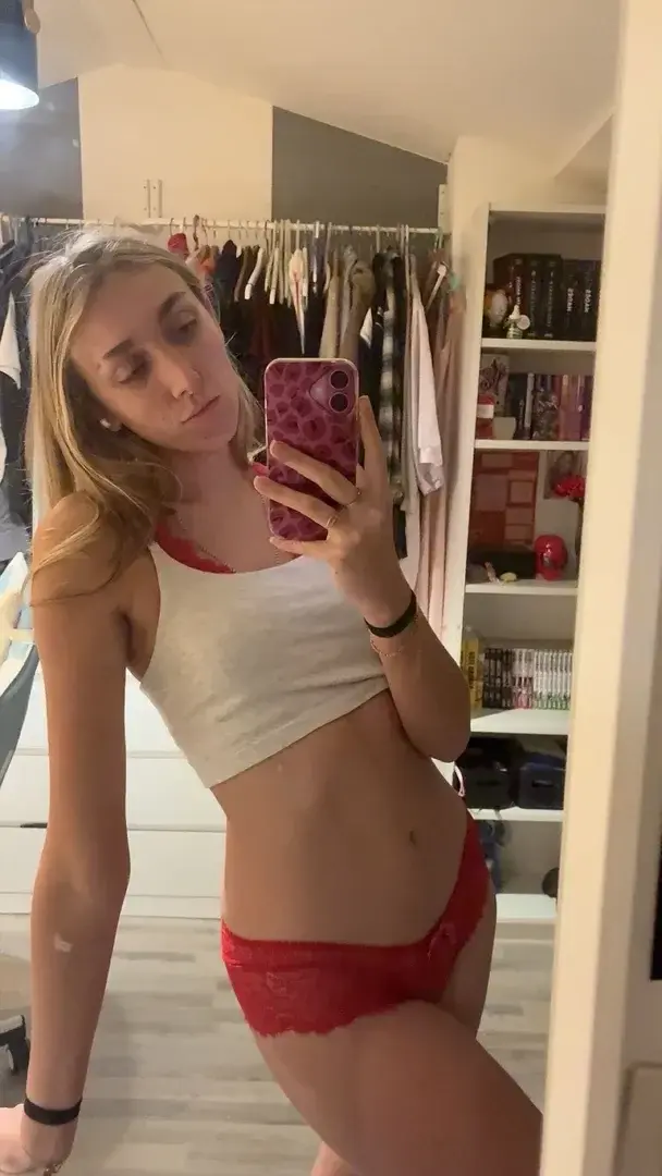 Leak & nude MYM — lealoove : « MYM Gratuit - Abonne toi pour kiffer 🤭🎁👇​Ma nouvelle vidéo sexy t'attend 🥰Et likes mes derniers post pour en voir + encore🥵#jeune #solo #blonde #française » (MYM)