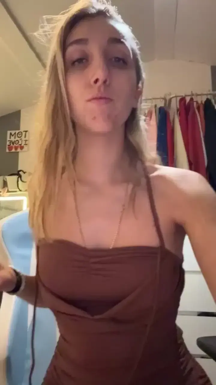 Leak public de Lealoove — « MYM Gratuit - Abonne toi pour kiffer 🤭🎁👇​Ma nouvelle vidéo sexy t'attend 🥰Et likes mes derniers post pour en voir + encore🥵#sexy #glamour #etudiante #solo » (nude) sur MYM