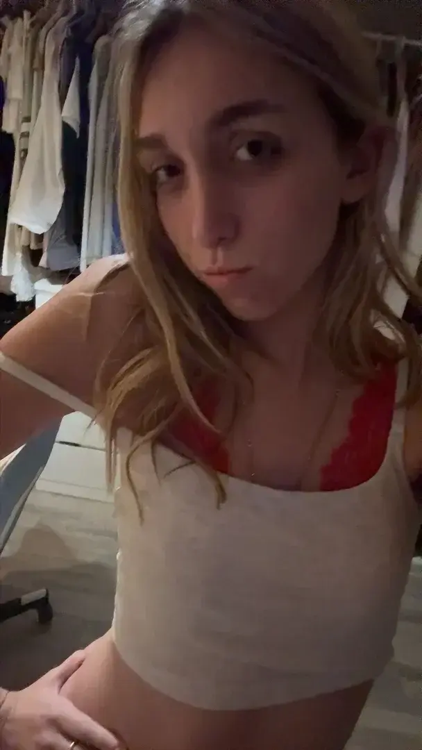 Leak public de Lealoove — « MYM Gratuit - Abonne toi pour kiffer 🤭🎁👇​Ma nouvelle vidéo sexy t'attend 🥰Et likes mes derniers post pour en voir + encore🥵#sexy #blonde #solo » (nude) sur MYM