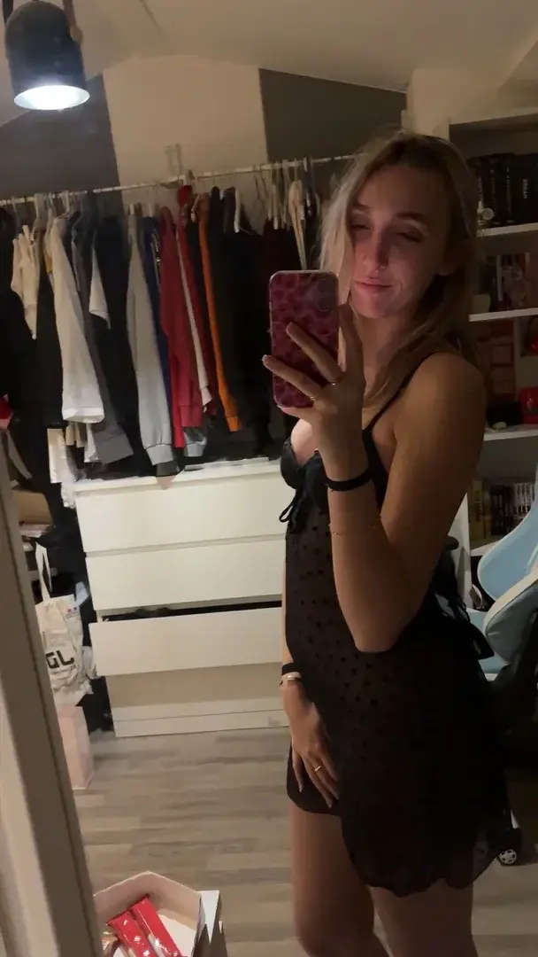 Leak & nude MYM — lealoove : « MYM Gratuit - Abonne toi pour kiffer 🤭🎁👇​Ma nouvelle vidéo sexy t'attend 🥰Et likes mes derniers post pour en voir + encore🥵#glamour  #sexy #etudiante » (MYM)