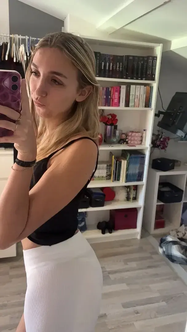 Leak & nude MYM — lealoove : « MYM Gratuit - Abonne toi pour kiffer 🤭🎁👇​Ma nouvelle vidéo sexy t'attend 🥰Et likes mes derniers post pour en voir + encore🥵#sexy #blonde #jeune » (MYM)