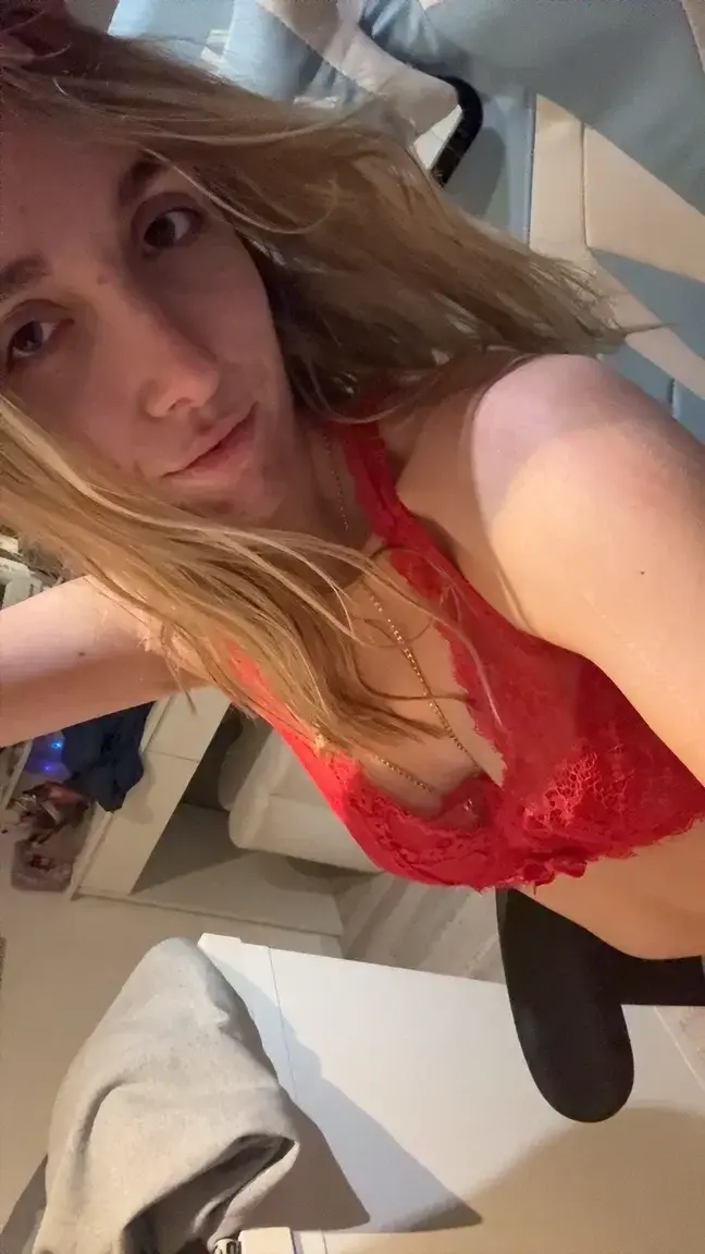 Leak & nude MYM — lealoove : « MYM Gratuit - Abonne toi pour kiffer 🤭🎁👇​Ma nouvelle vidéo sexy t'attend 🥰Et likes mes derniers post pour en voir + encore🥵 » (MYM)