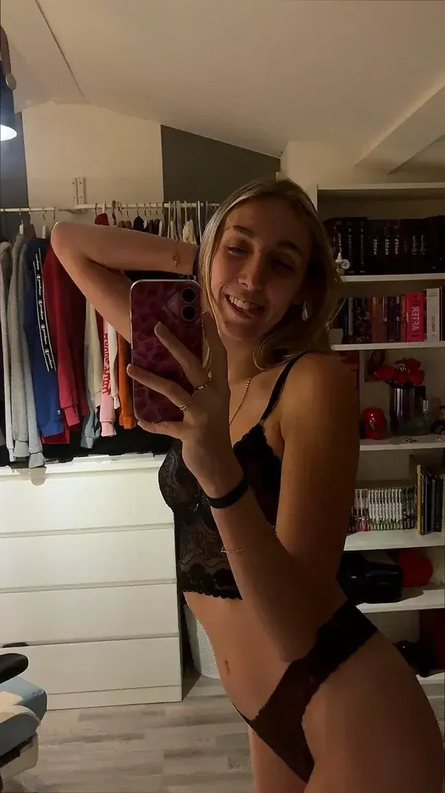 Leak & nude MYM — lealoove : « MYM Gratuit - Abonne toi pour kiffer 🤭🎁👇​Ma nouvelle vidéo sexy t'attend 🥰Et likes mes derniers post pour en voir + encore🥵 » (MYM)