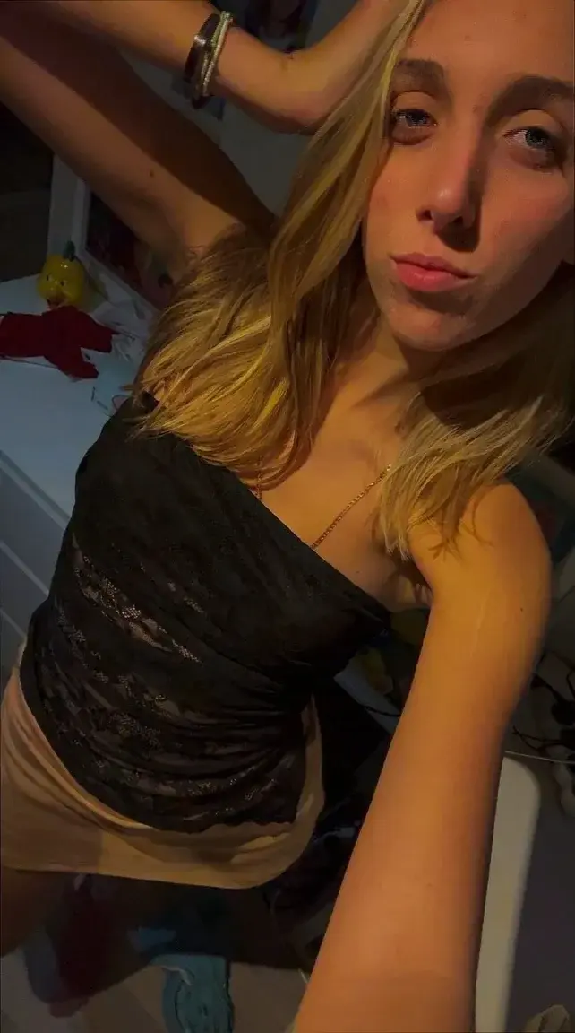 Leak & nude MYM — lealoove : « MYM Gratuit - Abonne toi pour kiffer 🤭🎁👇​Ma nouvelle vidéo sexy t'attend 🥰Et likes mes derniers post pour en voir + encore🥵 » (MYM)