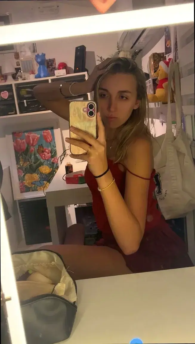 Leak & nude MYM — lealoove : « MYM Gratuit - Abonne toi pour kiffer 🤭🎁👇​Ma nouvelle vidéo sexy t'attend 🥰Et likes mes derniers post pour en voir + encore🥵 » (MYM)