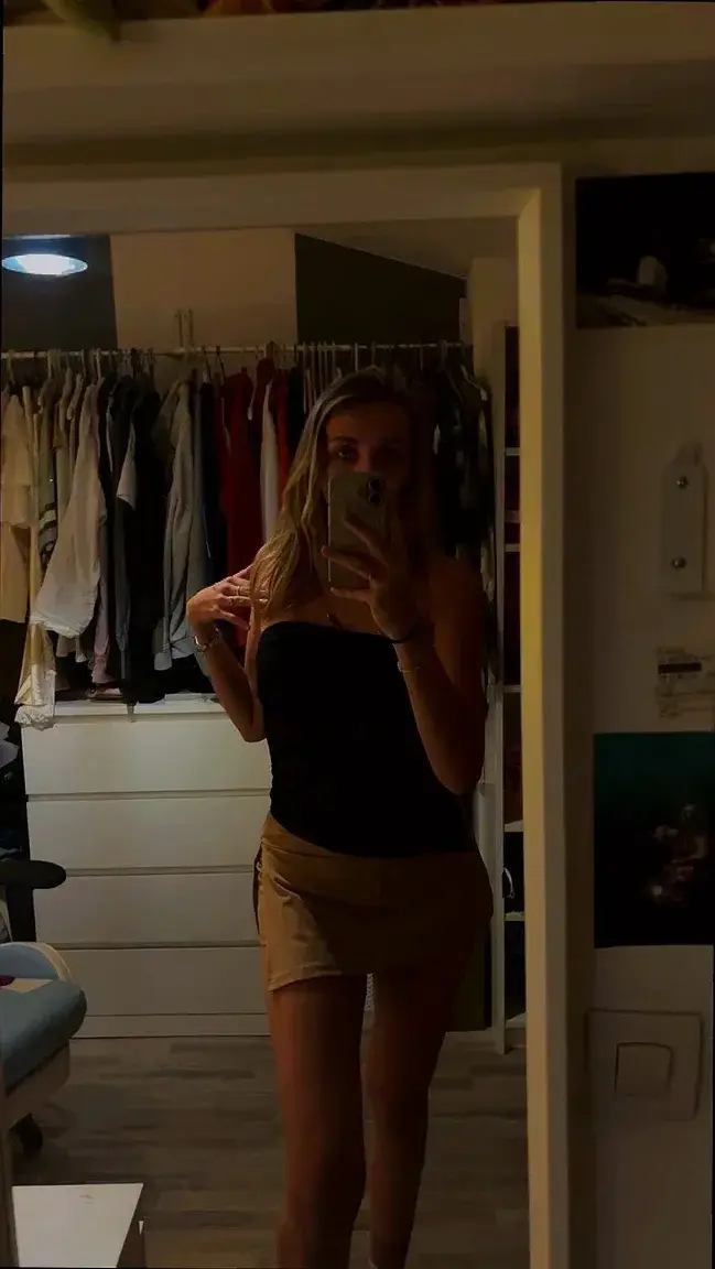 Leak & nude MYM — lealoove : « MYM Gratuit - Abonne toi pour kiffer 🤭🎁👇​Ma nouvelle vidéo sexy t'attend 🥰Et likes mes derniers post pour en voir + encore🥵 » (MYM)