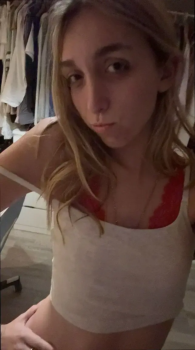 Leak & nude MYM — lealoove : « MYM Gratuit - Abonne toi pour kiffer 🤭🎁👇​Ma nouvelle vidéo sexy t'attend 🥰Et likes mes derniers post pour en voir + encore🥵 » (MYM)