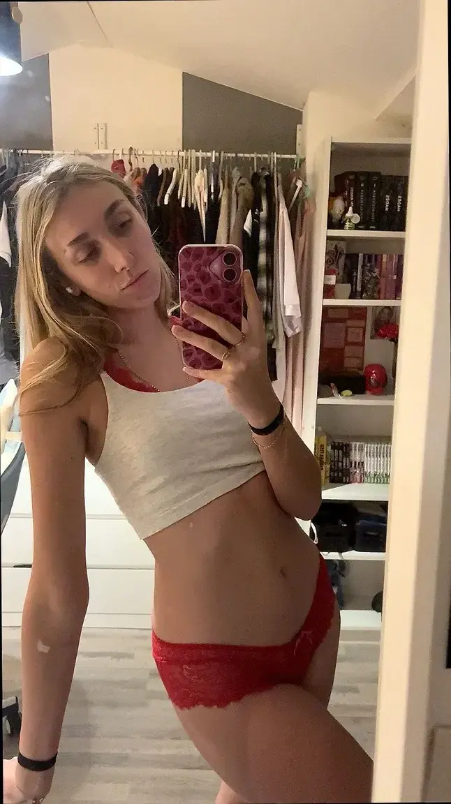 Leak & nude MYM — lealoove : « MYM Gratuit - Abonne toi pour kiffer 🤭🎁👇​Ma nouvelle vidéo sexy t'attend 🥰Et likes mes derniers post pour en voir + encore🥵 » (MYM)