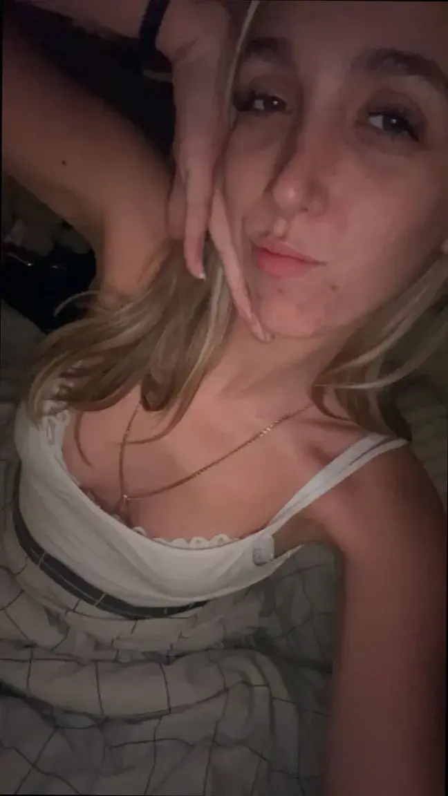 Leak & nude MYM — lealoove : « MYM Gratuit - Abonne toi pour kiffer 🤭🎁👇​Ma nouvelle vidéo sexy t'attend 🥰Et likes mes derniers post pour en voir + encore🥵 » (MYM)